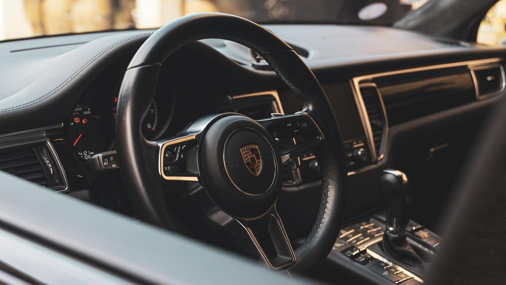 PORSCHE MACAN TURBO