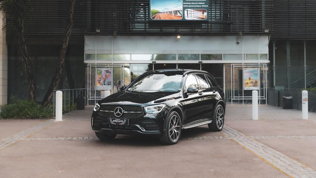 MERCEDES GLC 300 E AMG Line 