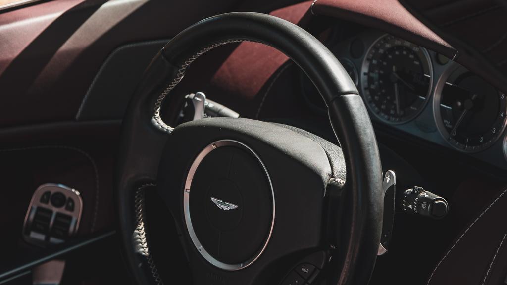 ASTON MARTIN VANTAGE